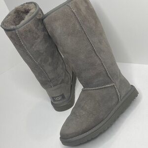 Women’s UGG Classic Gray Winter Tall Boots size 5